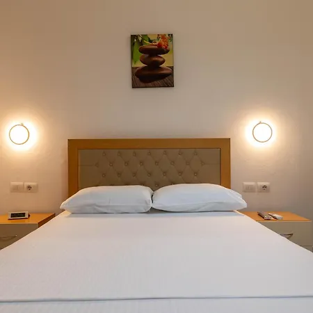 Oresti Apart-hotel *