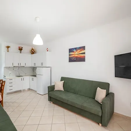 Apart-hotel Oresti *