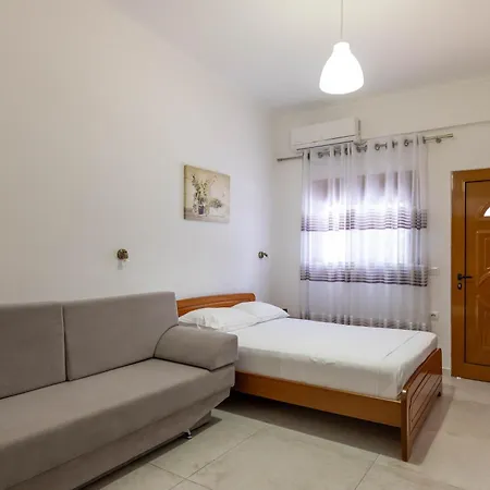 Oresti Apart-hotel *