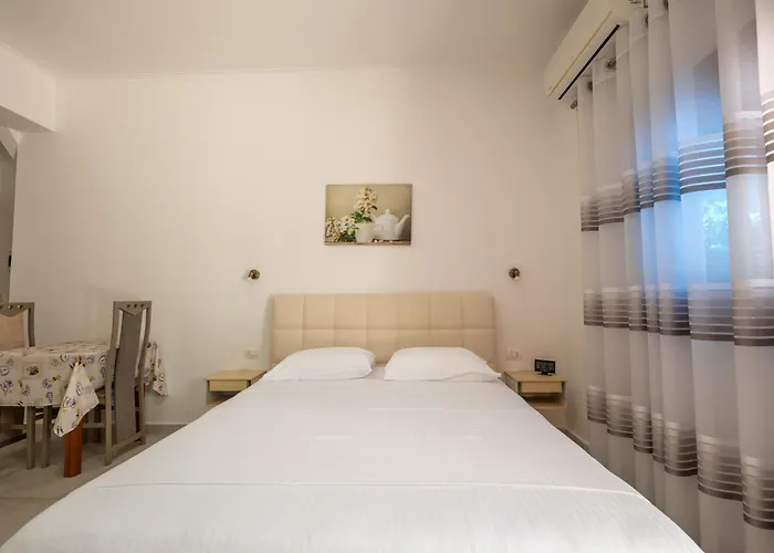 Oresti 公寓式酒店 Sarandë